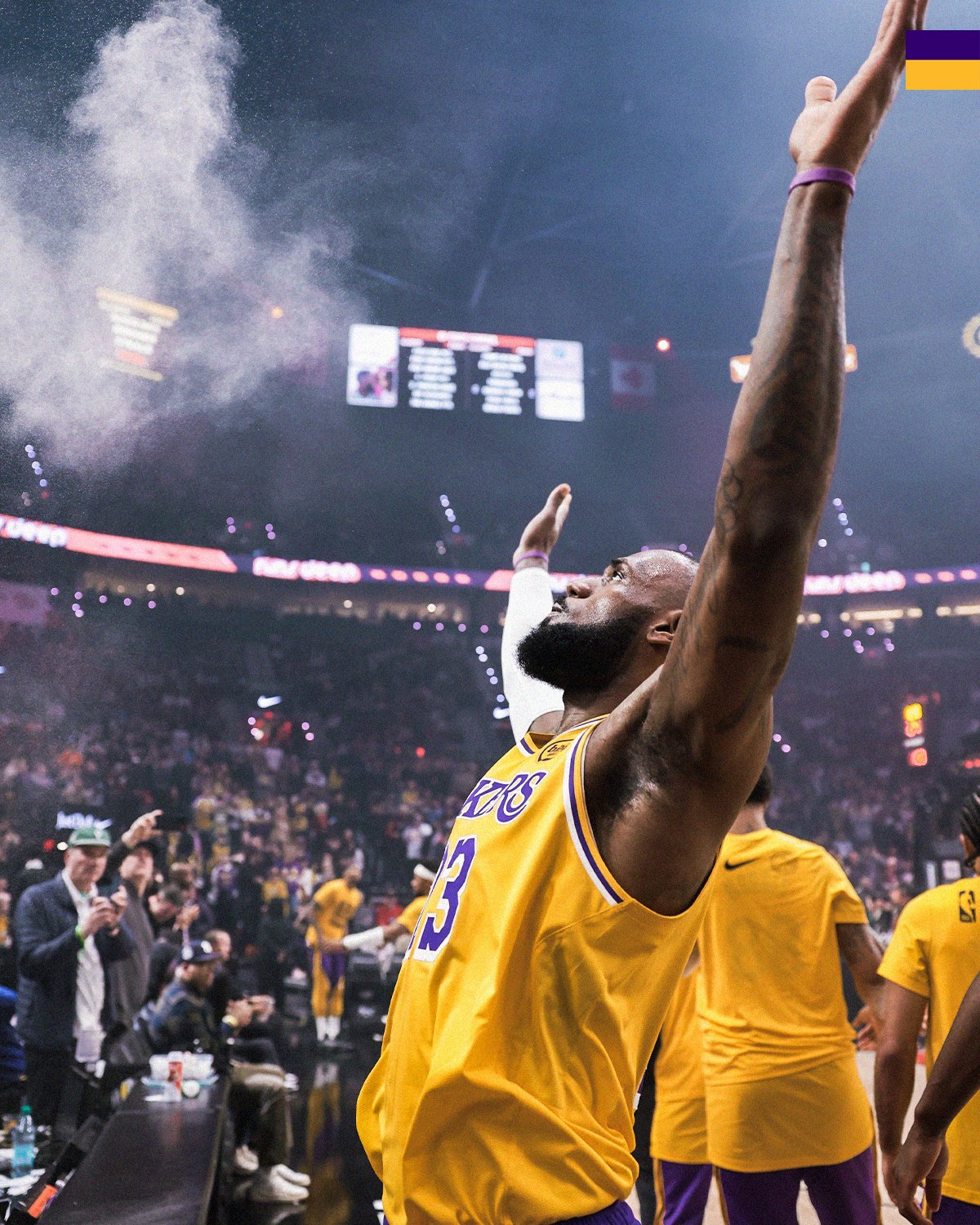 九游-詹姆斯回归赛场，精彩发挥首场状态亮眼，老鹰观众沸腾！的简单介绍