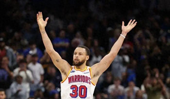 九游体育-巴特勒回归赛场，赛事规则更新首场状态亮眼，TL观众沸腾！的简单介绍